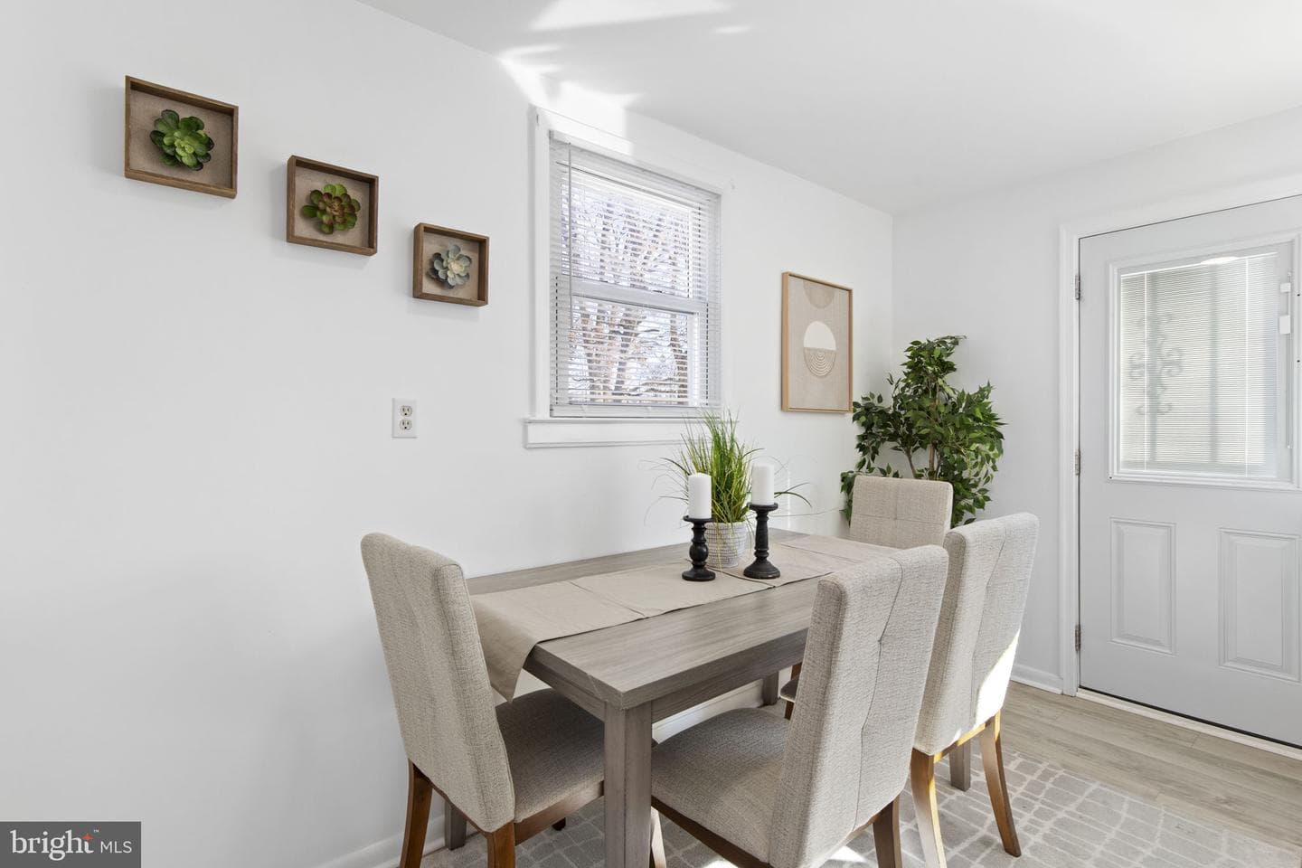 8105 Hillendale photo 7