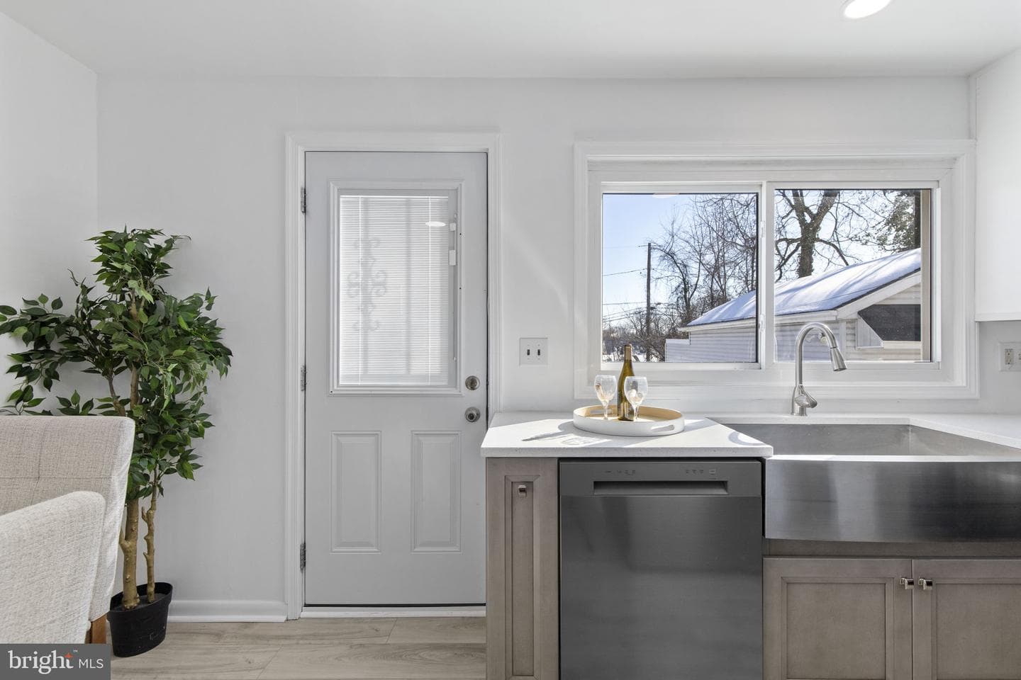 8105 Hillendale photo 9