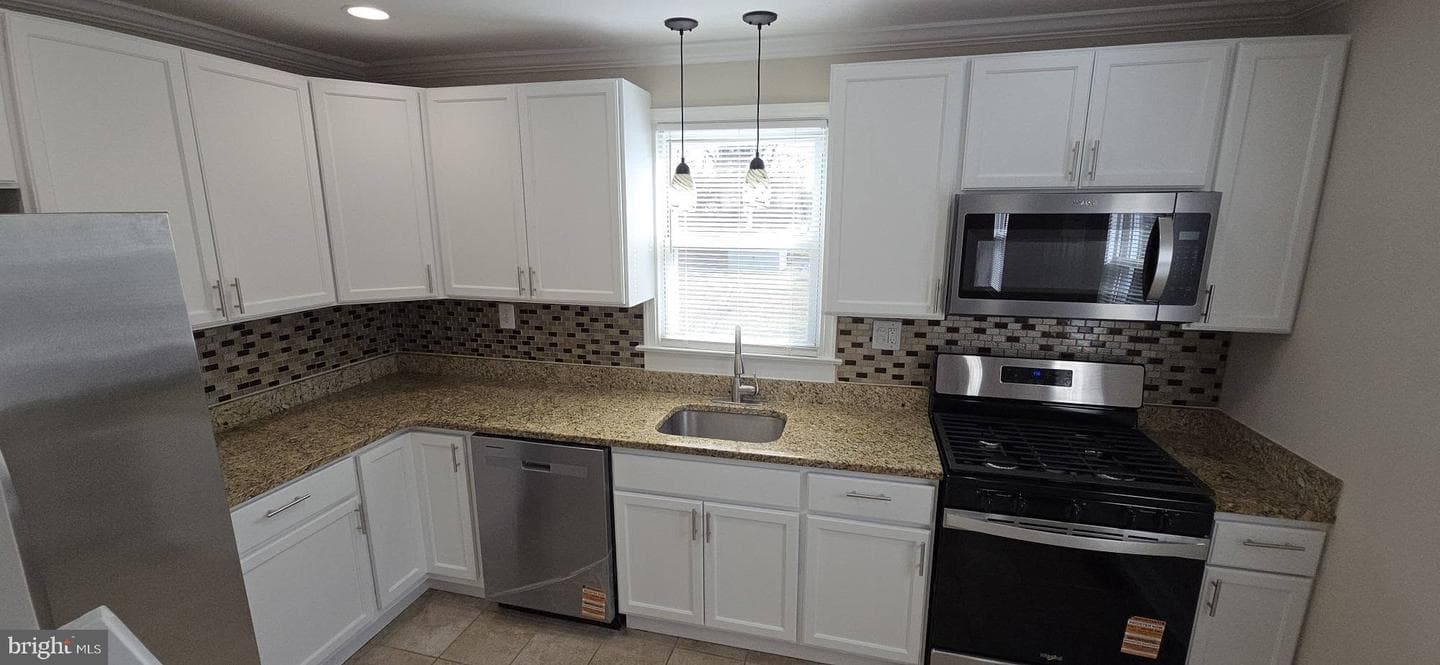 2329 Foster Avenue photo 18