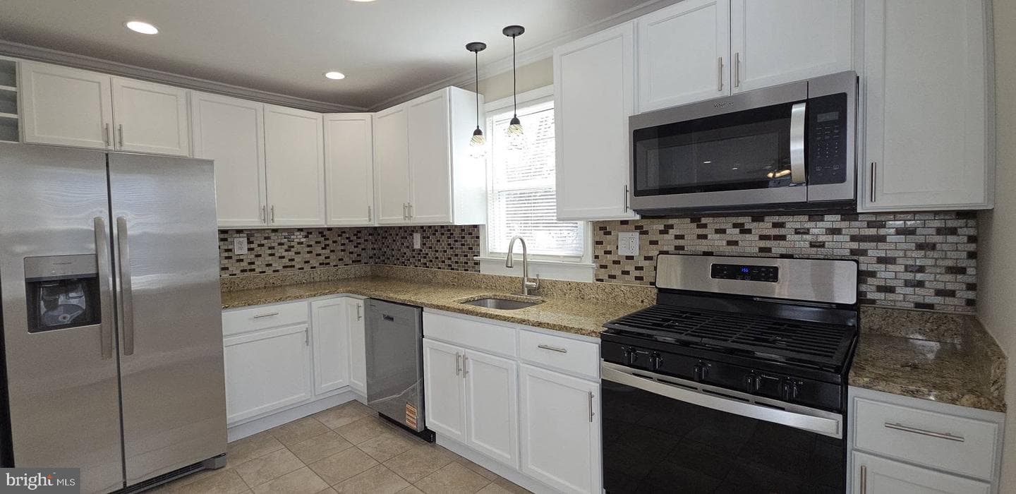 2329 Foster Avenue photo 19