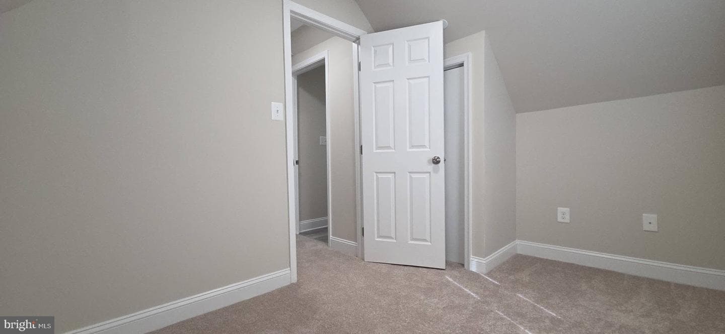 2329 Foster Avenue photo 33