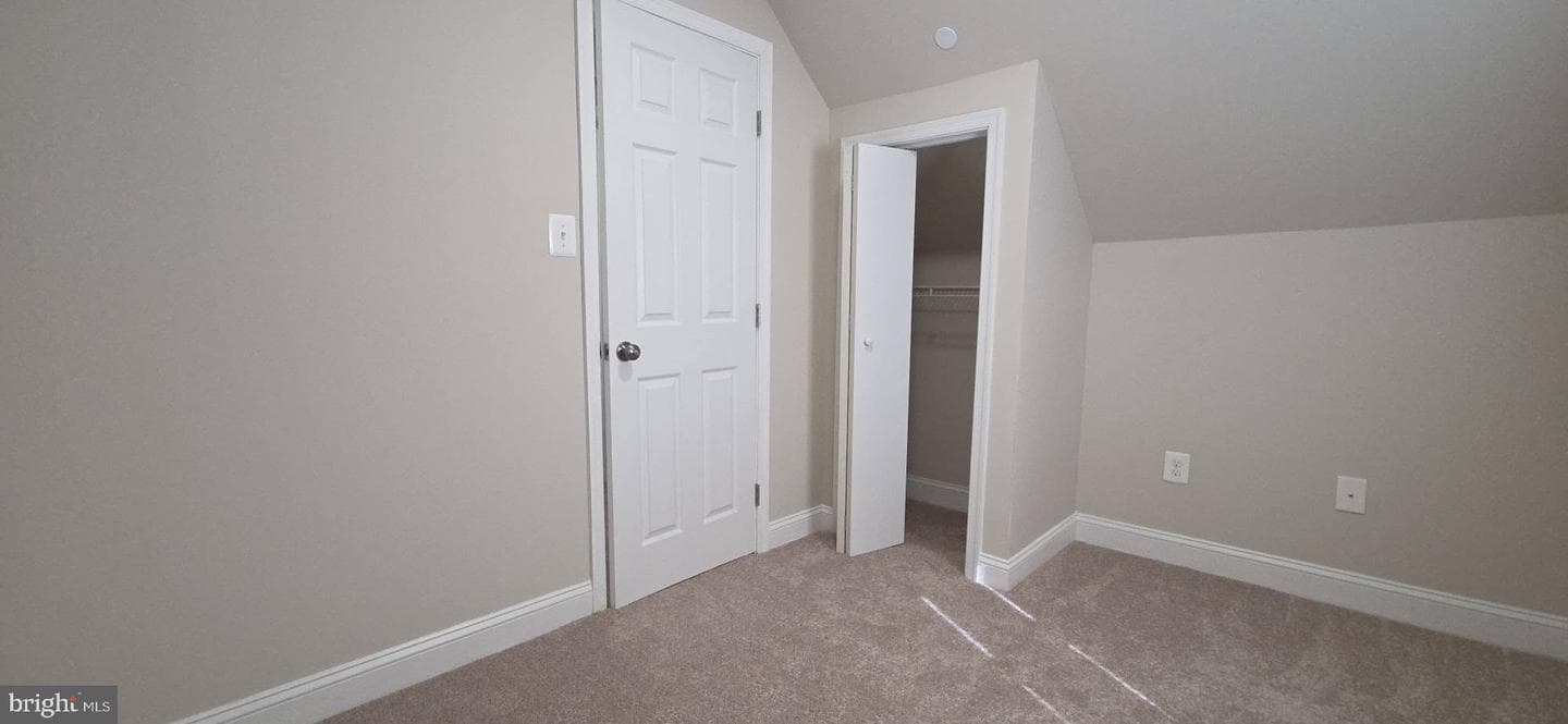 2329 Foster Avenue photo 34