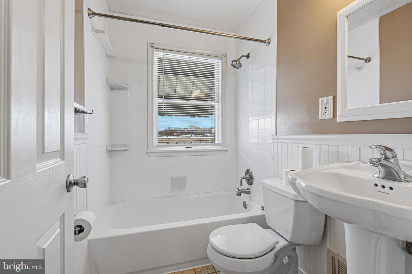 2734 Plainfield Road photo 27