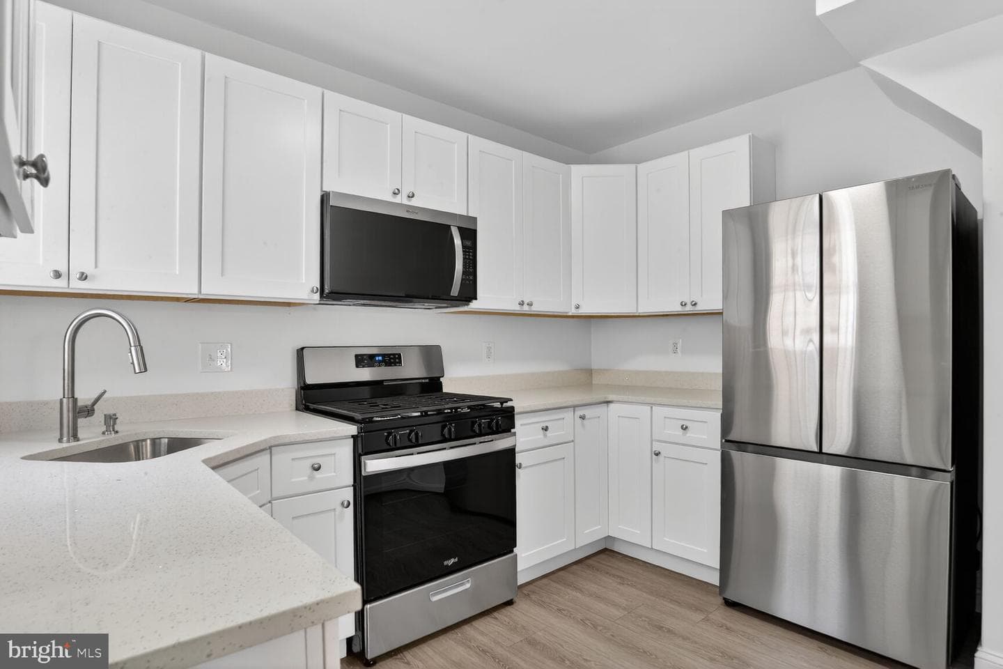 2932 Manns Avenue photo 2