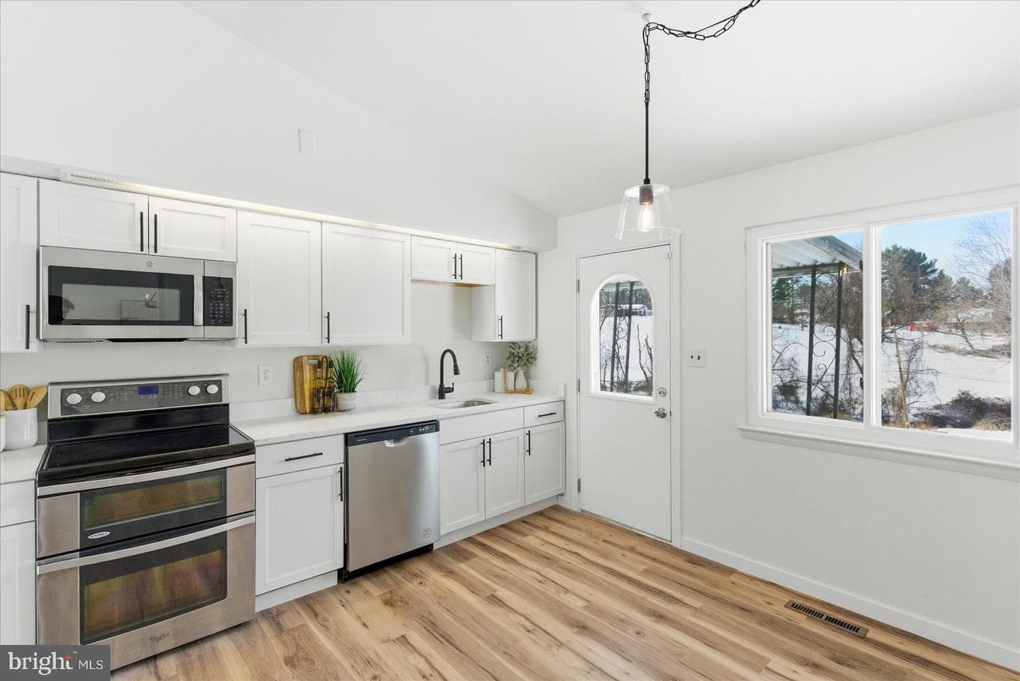 6 Babette Court photo 9