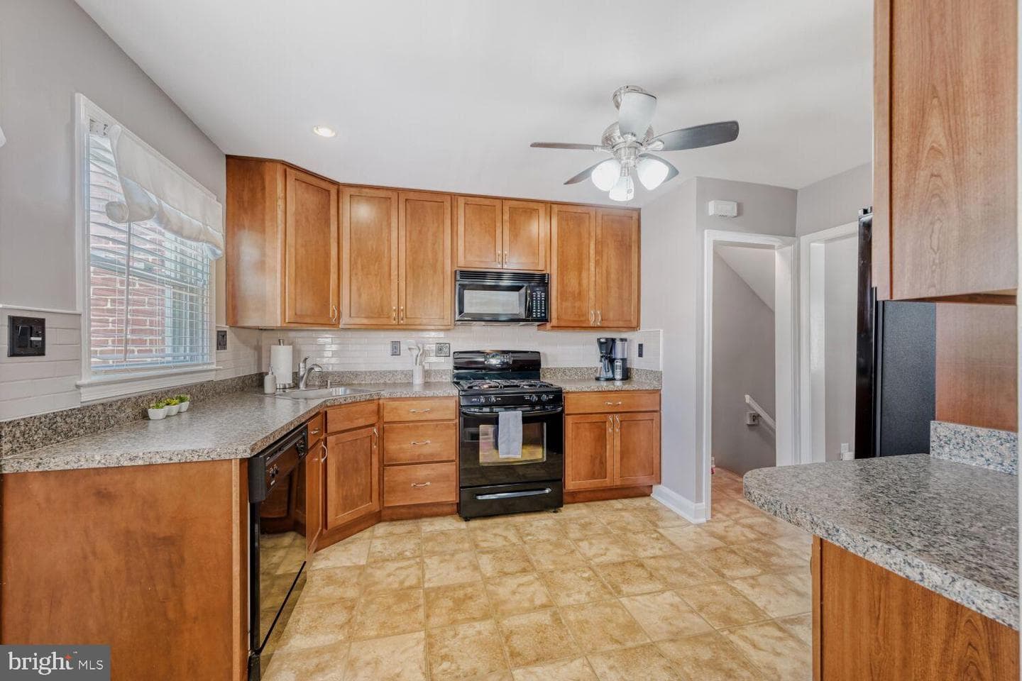 8127 Glen Gary Road photo 10