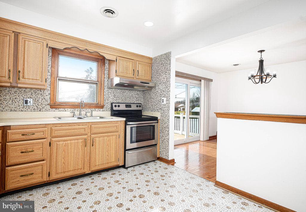 8007 Sagramore Road photo 13