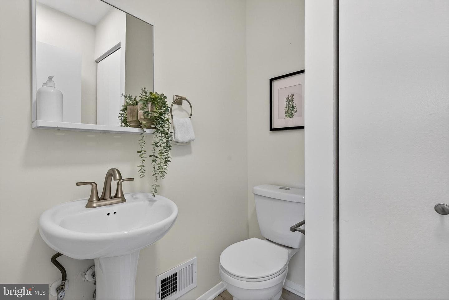 9223 Sandra Park Road photo 9