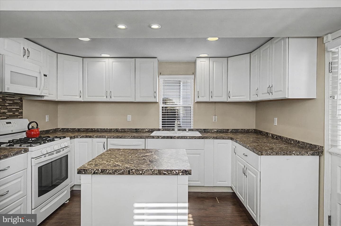 2707 Sparrows Point Road photo 12