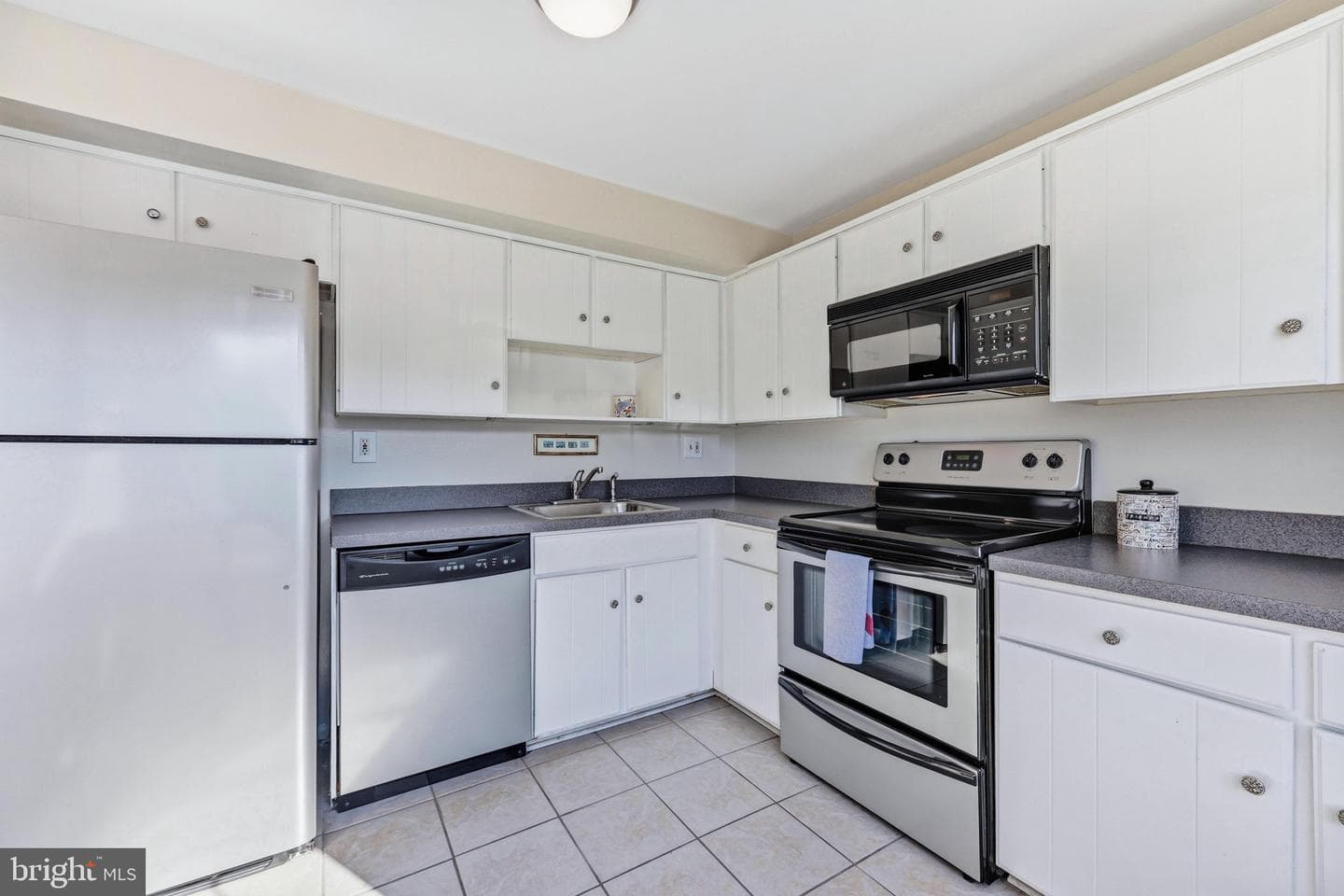 5326 King Arthur Circle photo 5