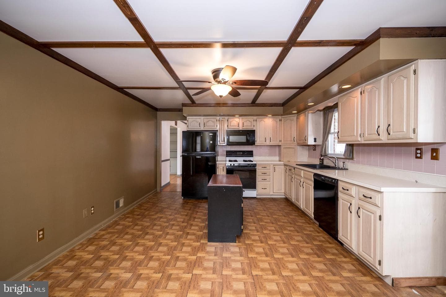 4300 Camellia photo 15