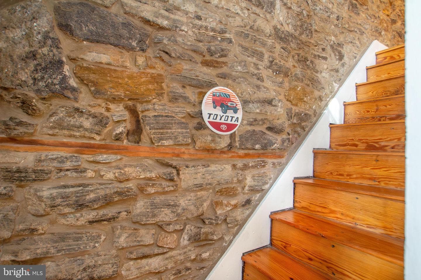 10108 Falls Road photo 14