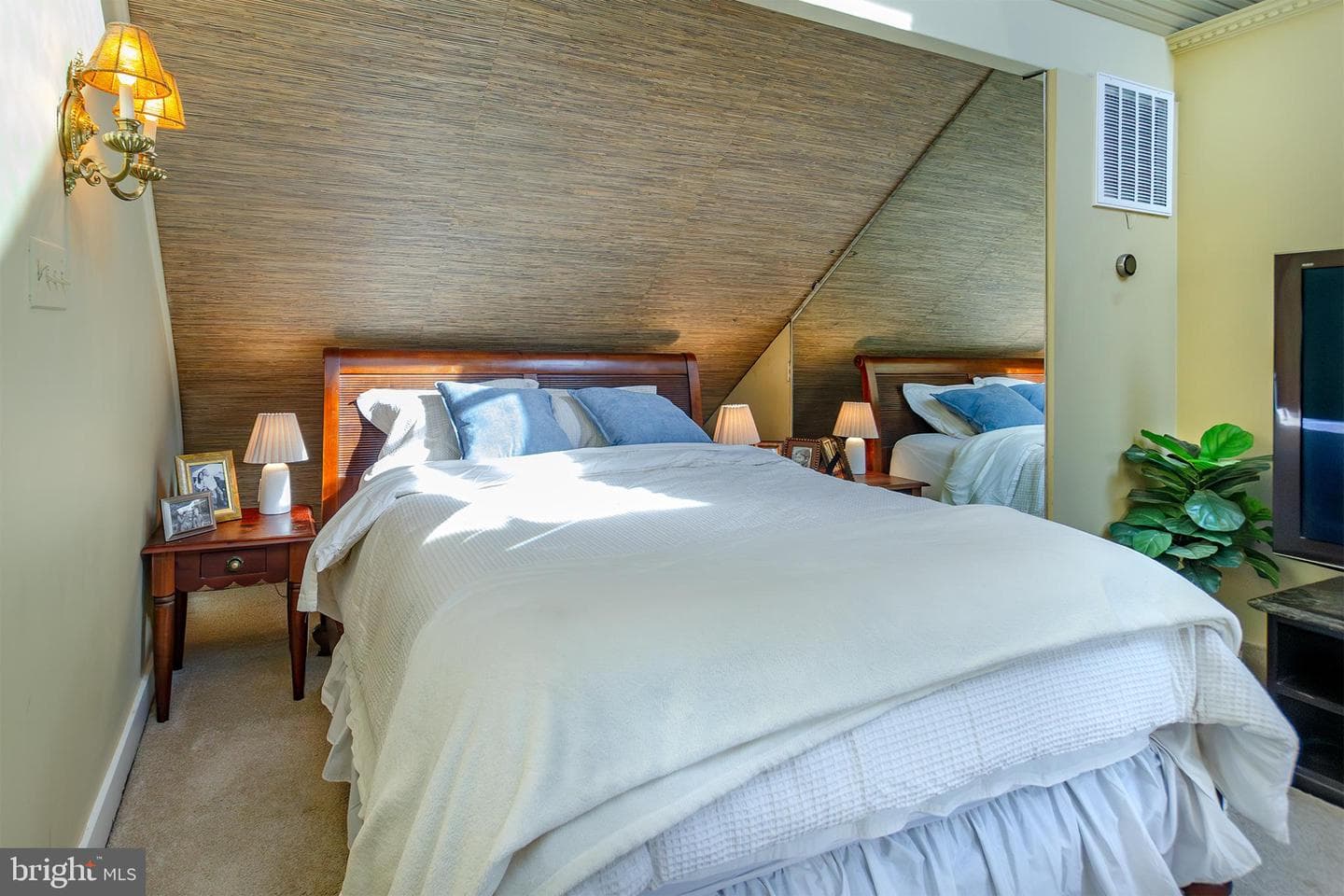 10108 Falls Road photo 29