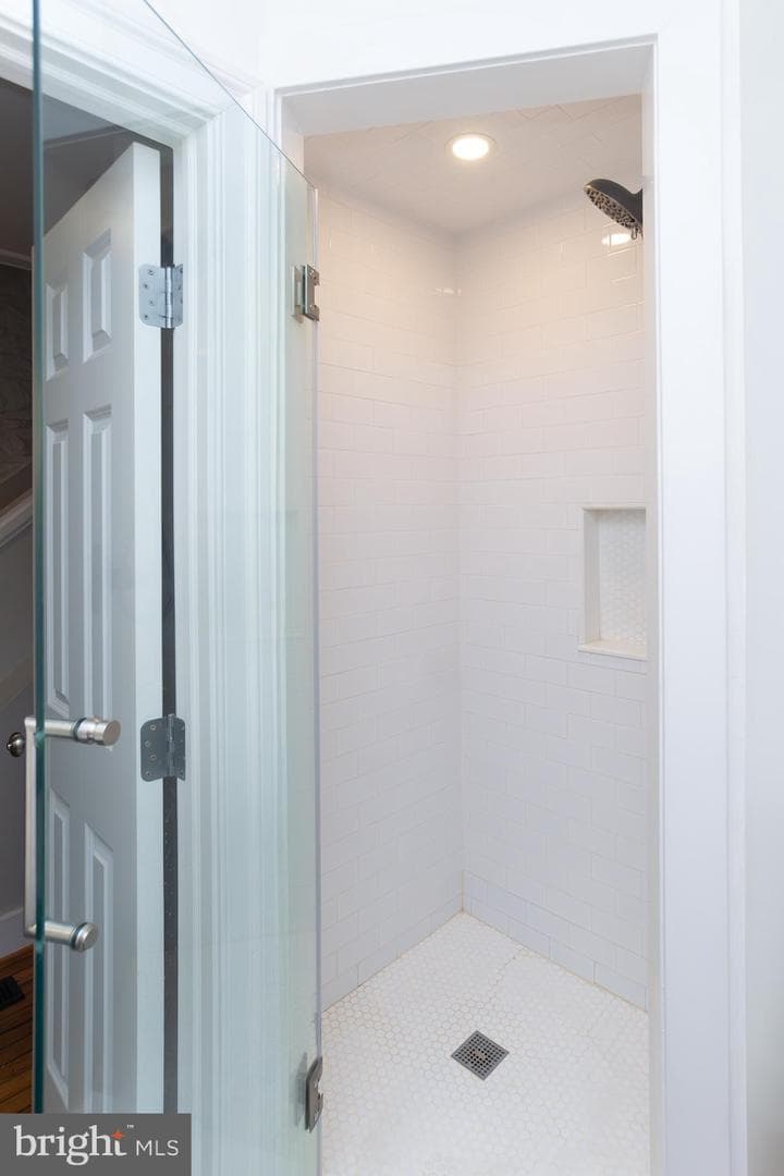 10108 Falls Road photo 43