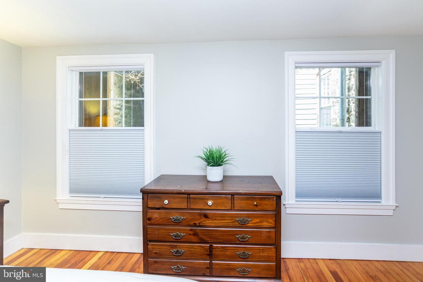 10108 Falls Road photo 46