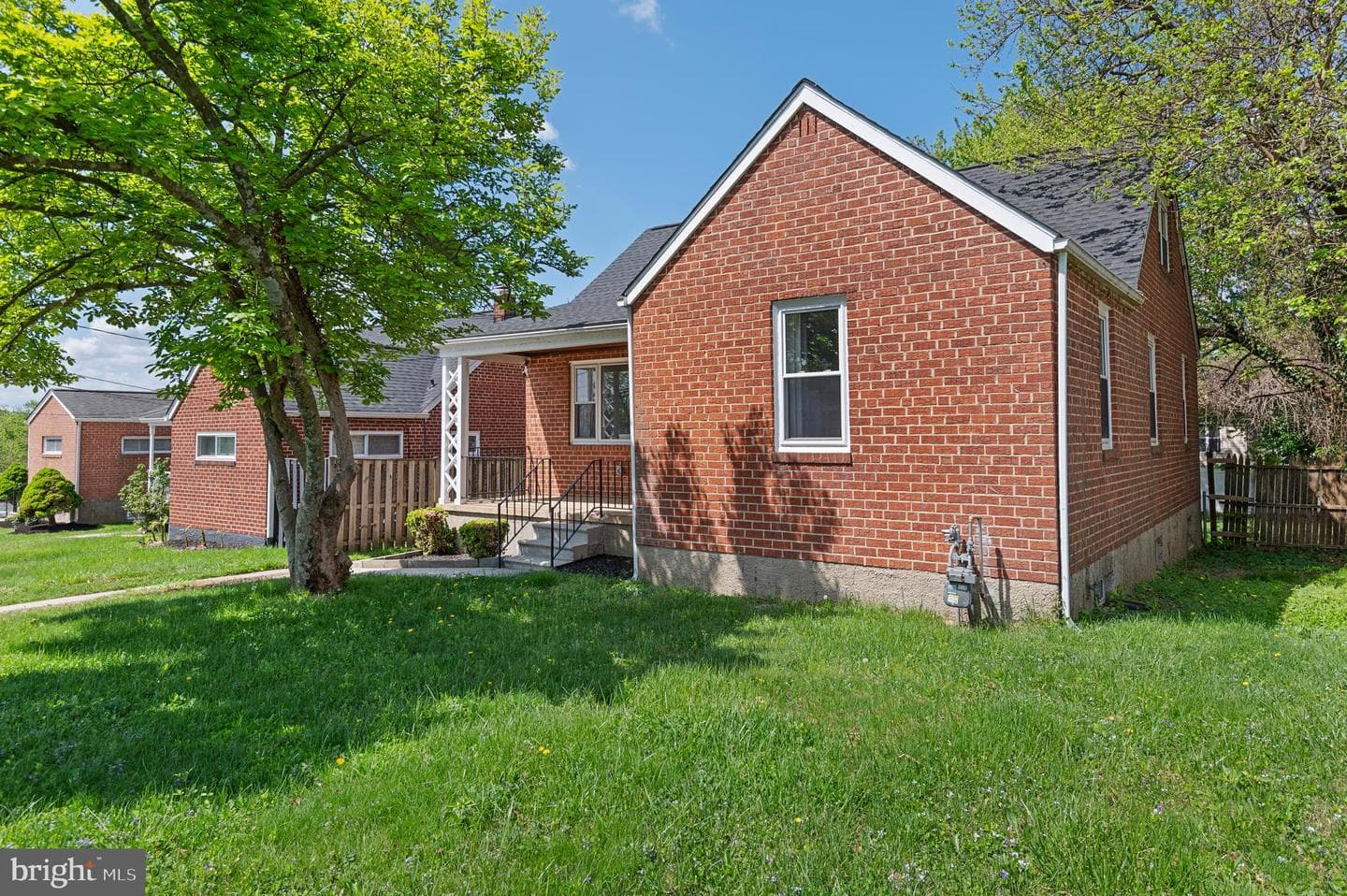 9228 Avondale Road photo 2