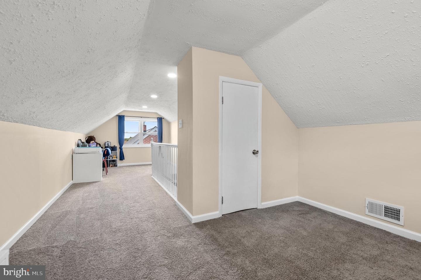 9228 Avondale Road photo 26