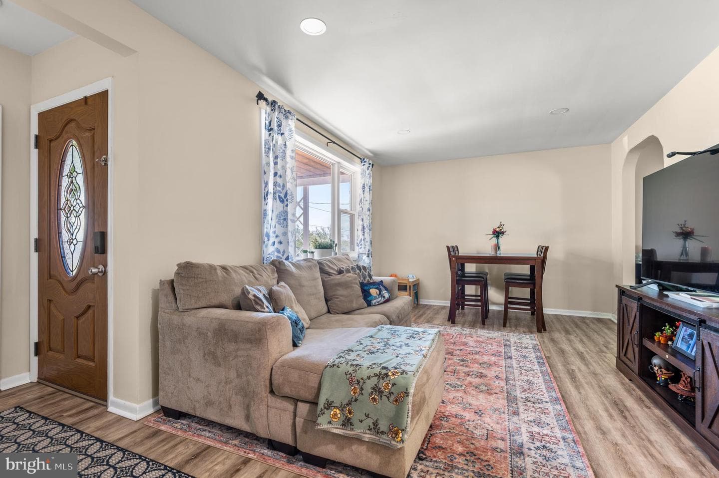 9228 Avondale Road photo 7