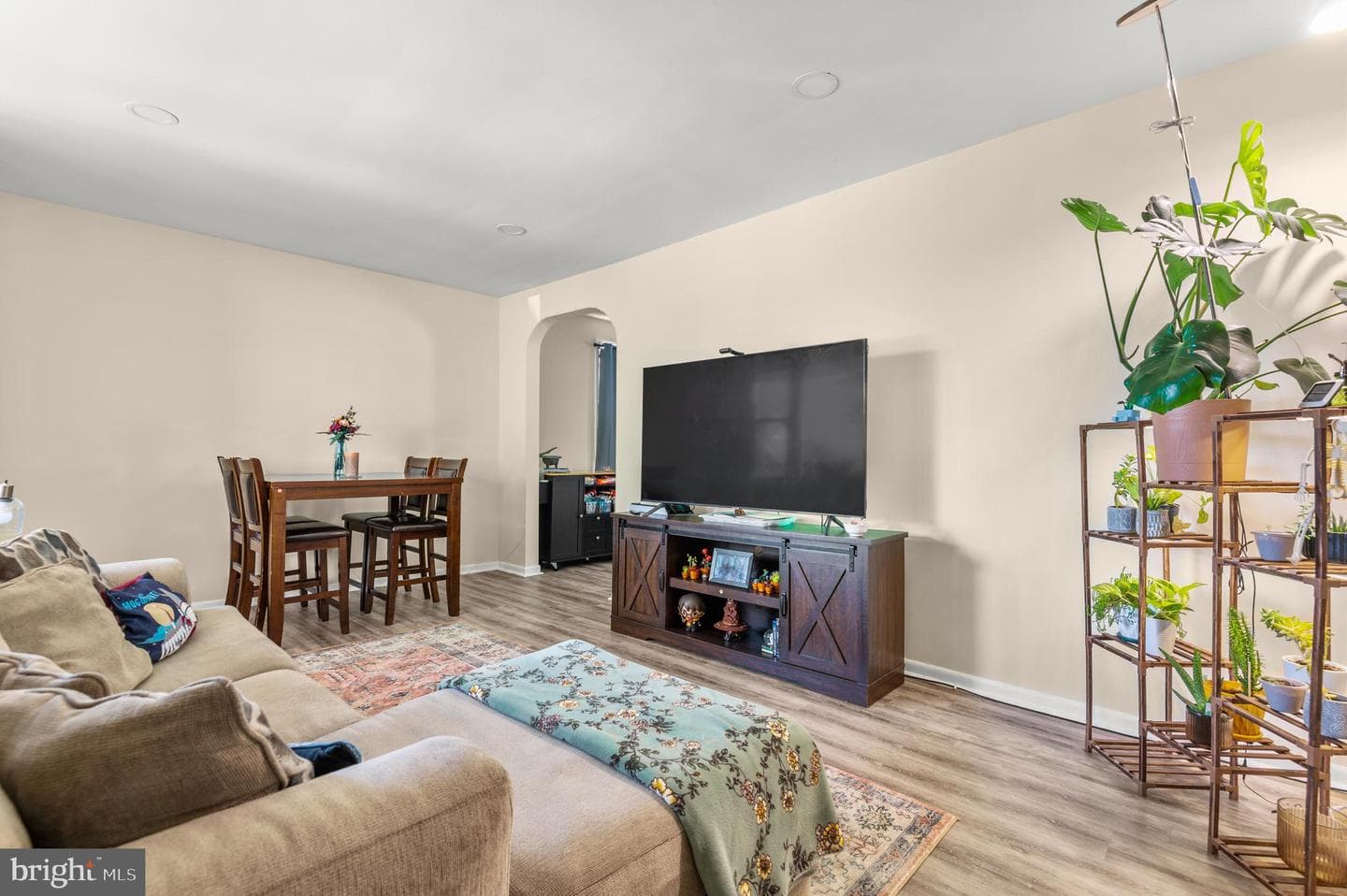 9228 Avondale Road photo 8