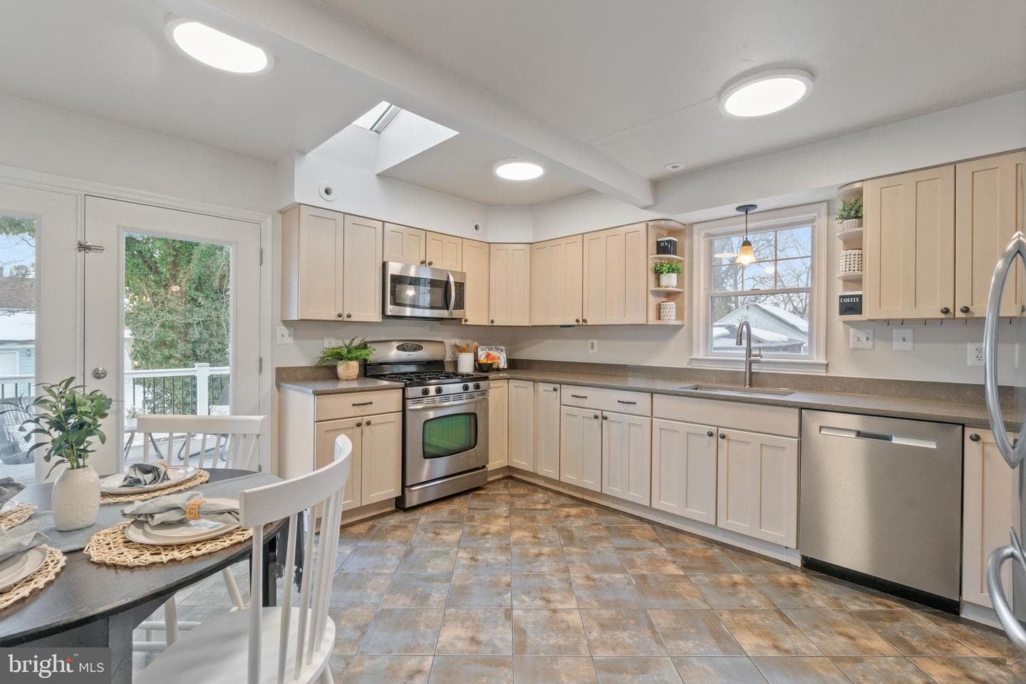 207 Ingleside Avenue photo 10