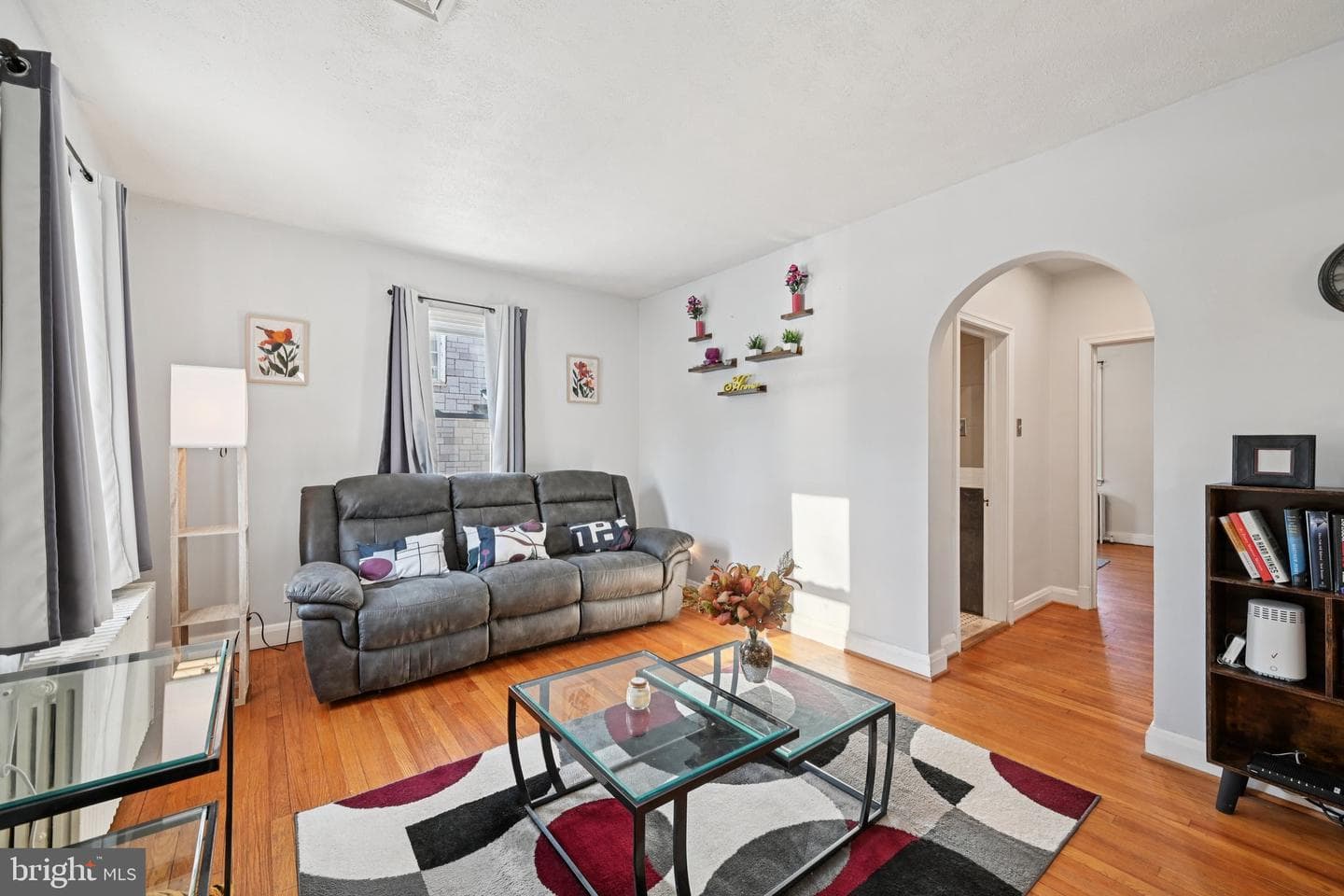 3046 Woodside Avenue photo 2