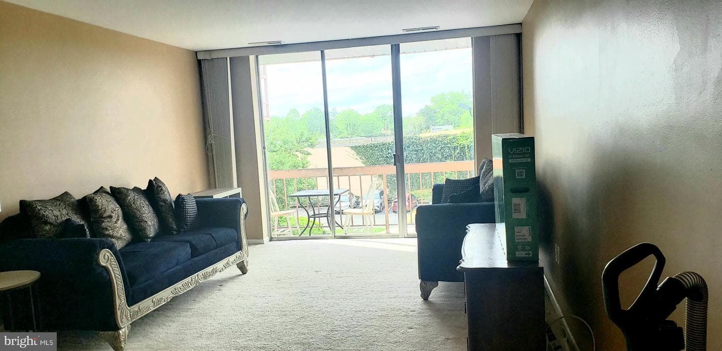 130 Slade Avenue #325 photo 9