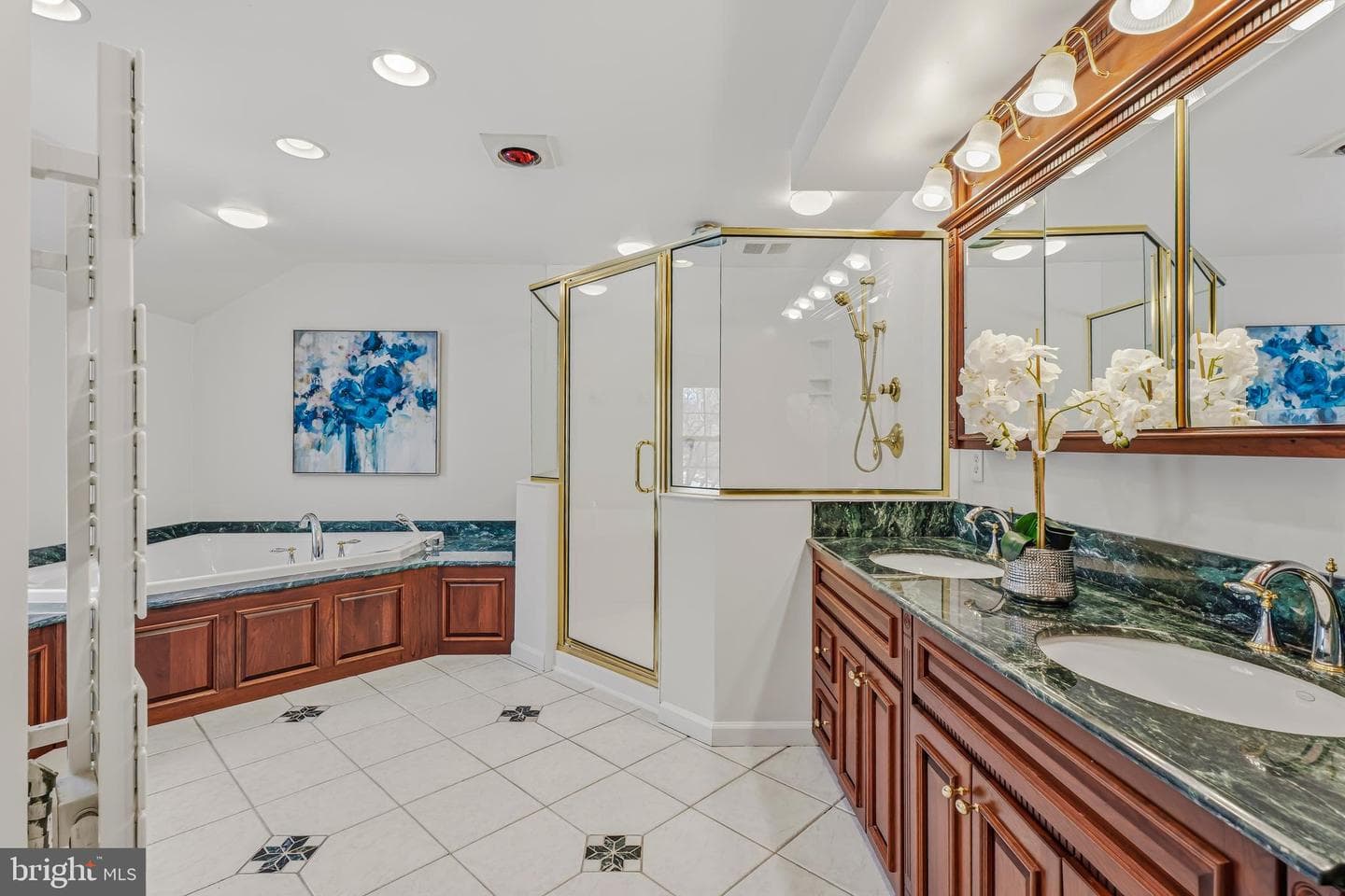 5 Holly Berry Court photo 34