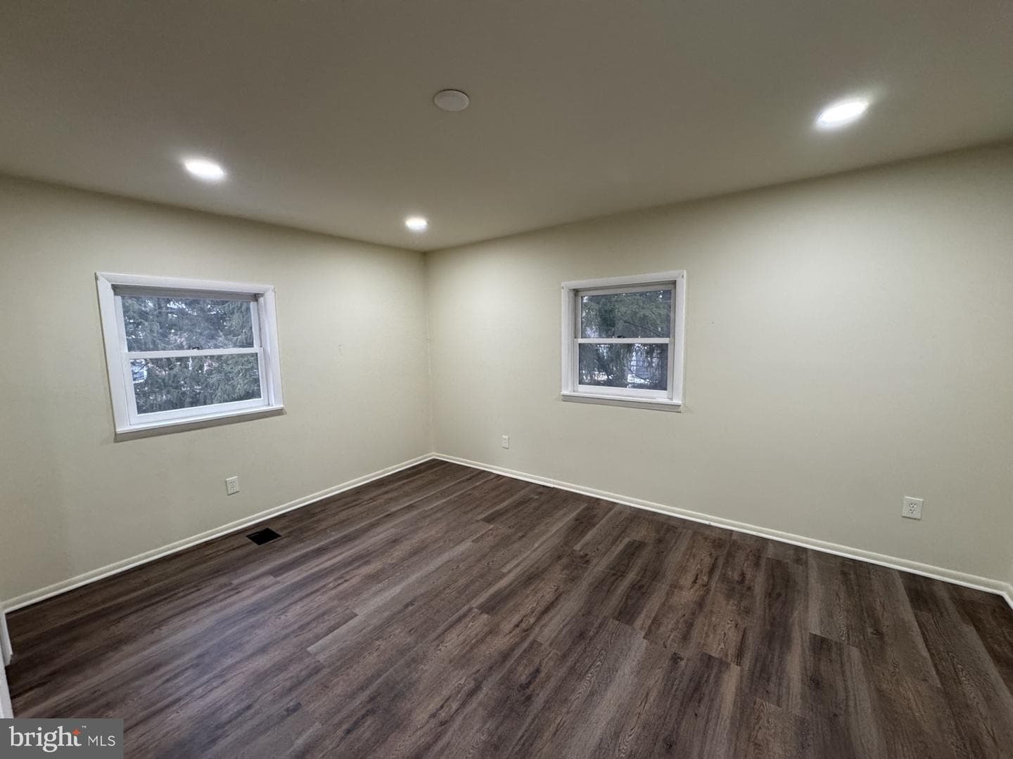 224 E Burke Avenue photo 14