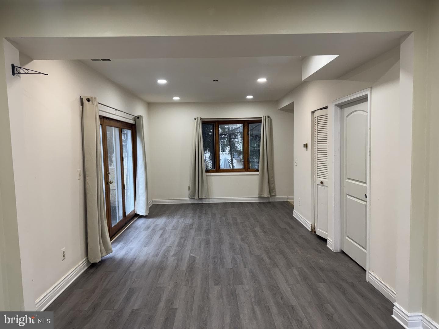 224 E Burke Avenue photo 2