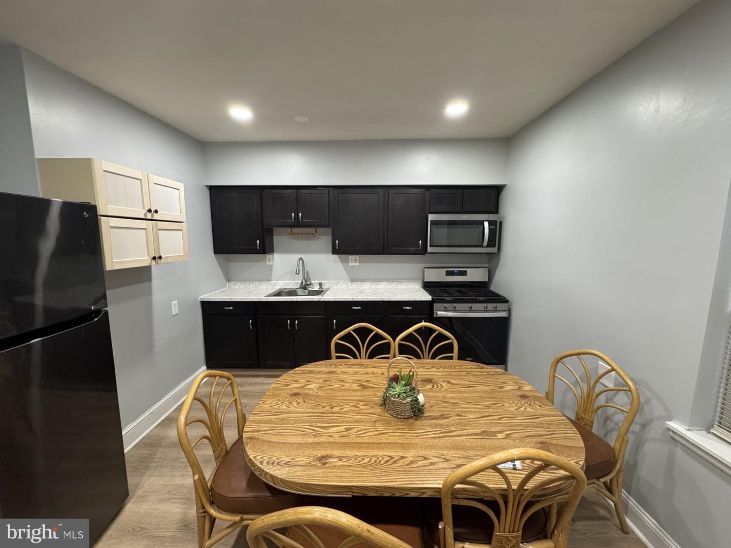 224 E Burke Avenue photo 22