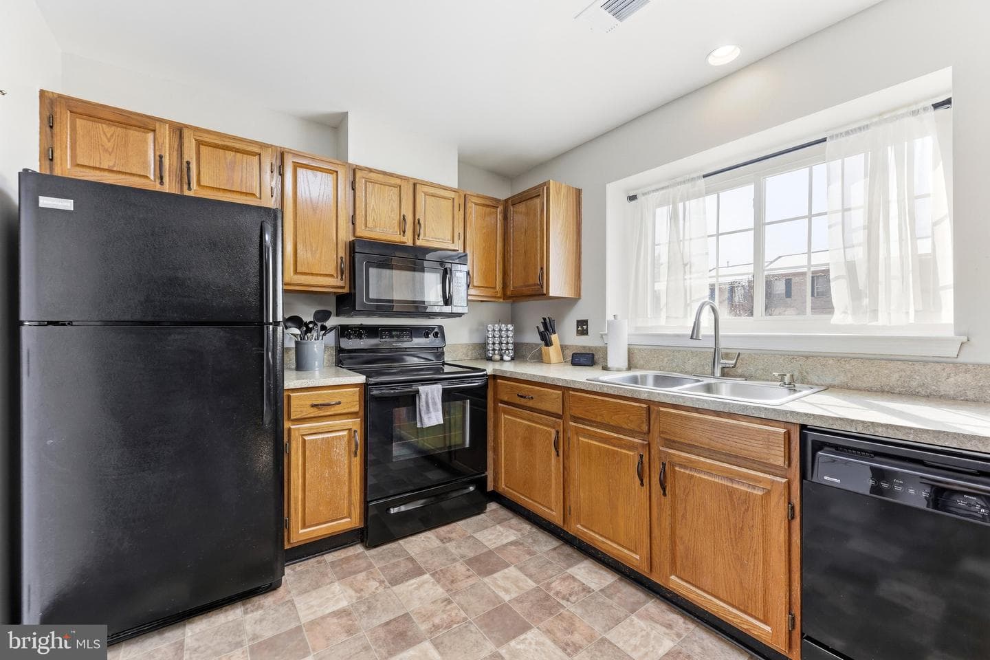 6 Campton Court photo 3