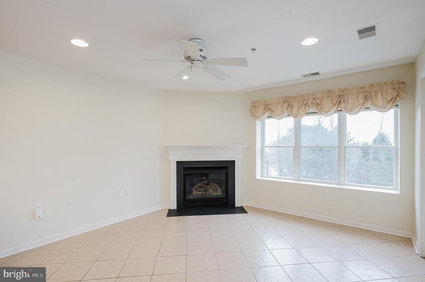 12240 Roundwood Road #405 photo 19