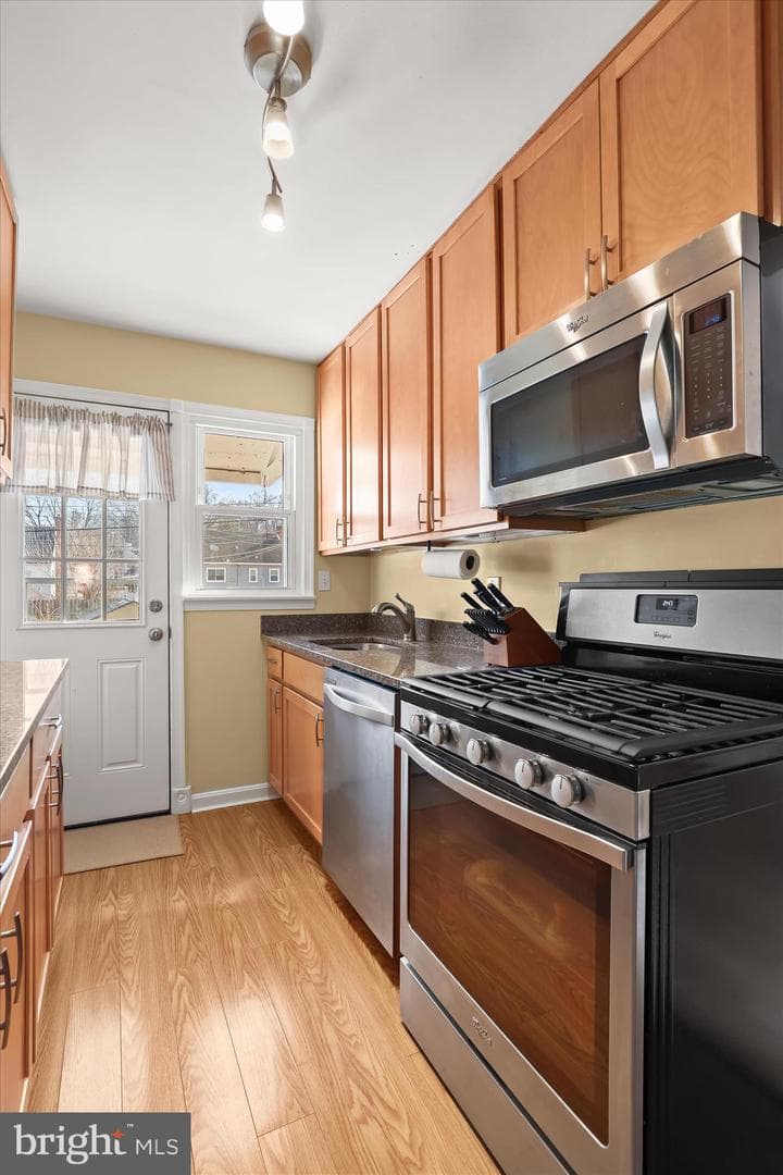 1207 Brewster Street photo 13
