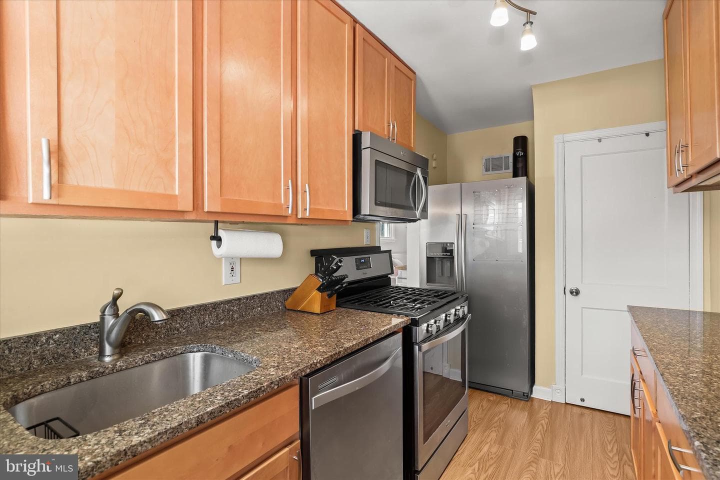 1207 Brewster Street photo 15