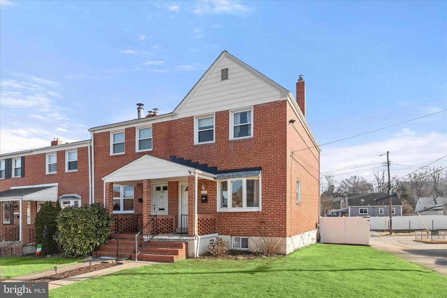 1207 Brewster Street photo 2
