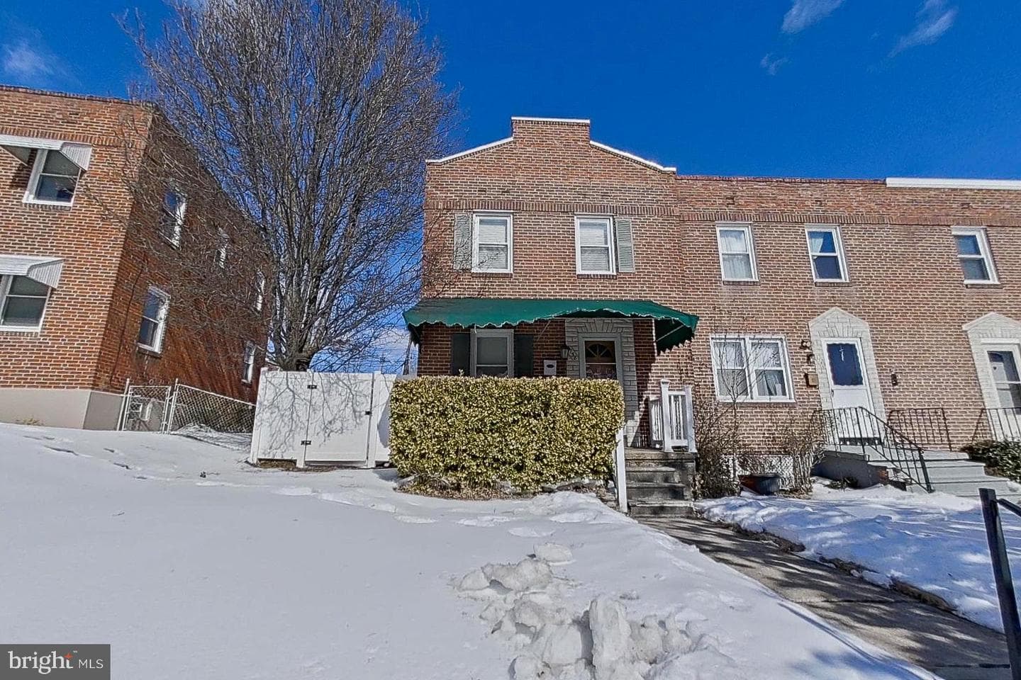 1738 Redwood photo 2