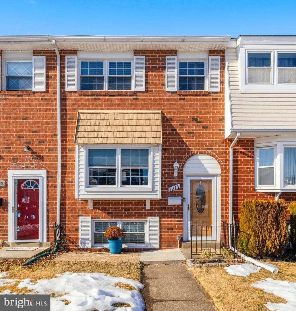 1015 Stormont Circle photo 1