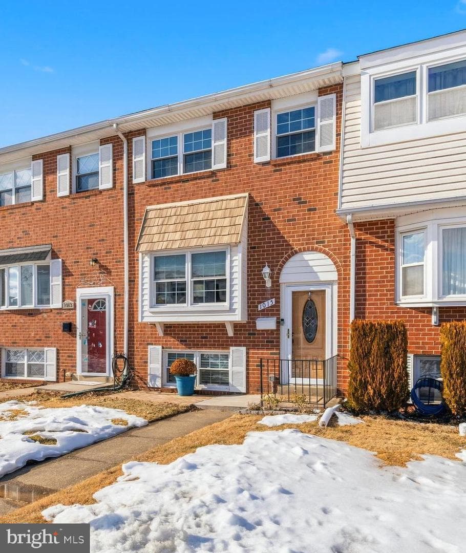 1015 Stormont Circle photo 2
