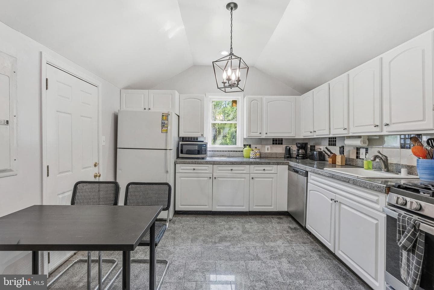 1423 School Lane photo 17