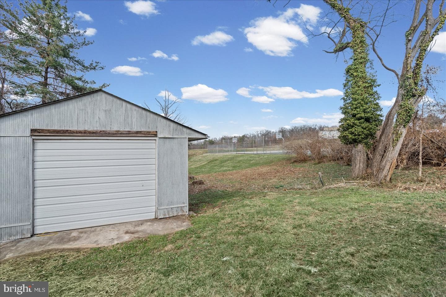4412 Maple Avenue photo 26
