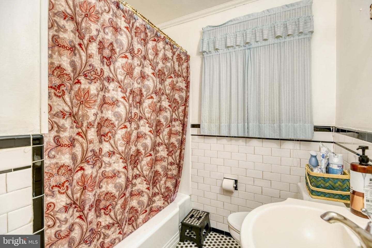 1823 Walnut Avenue photo 14