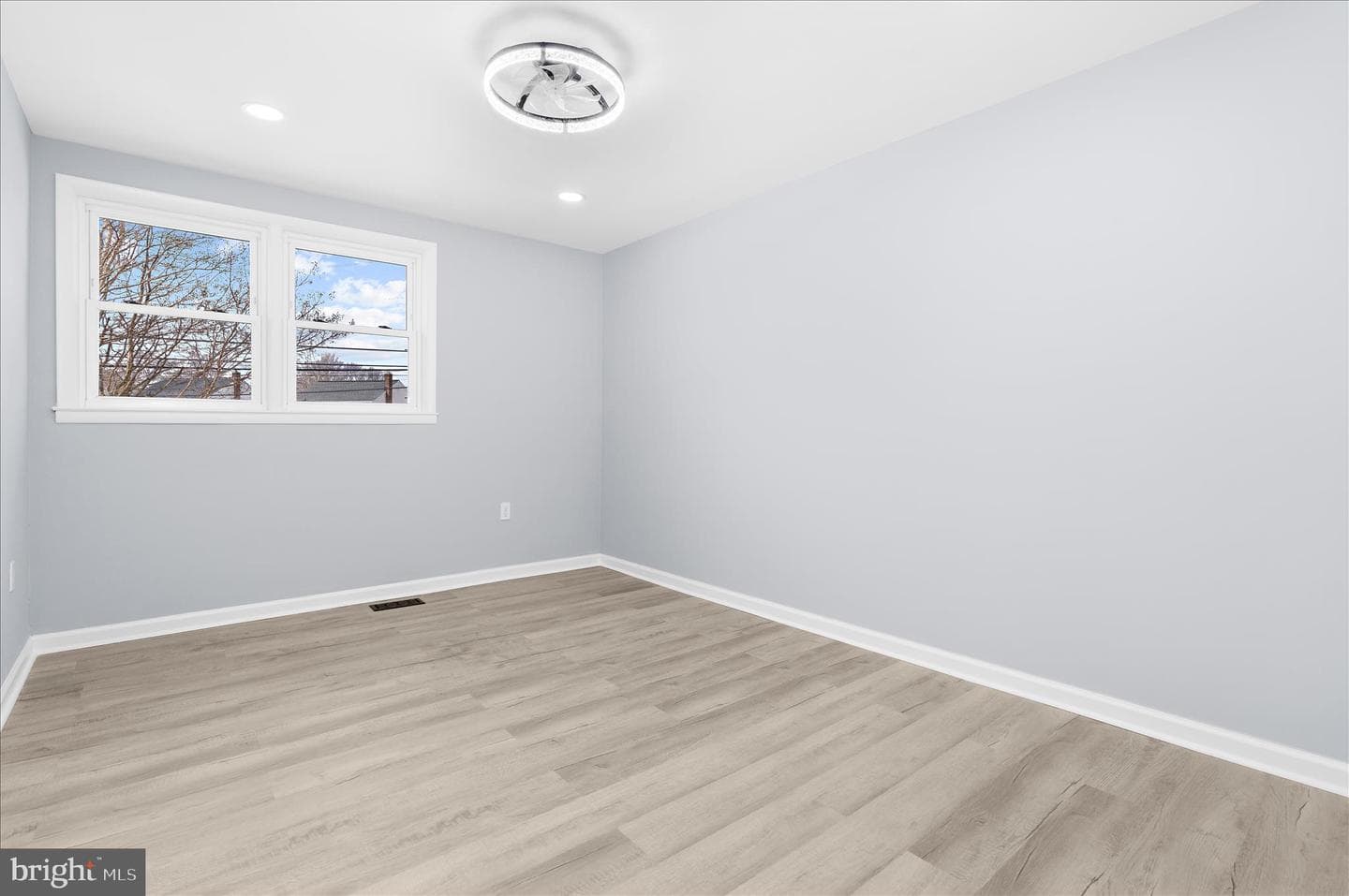 229 Sipple Avenue photo 18