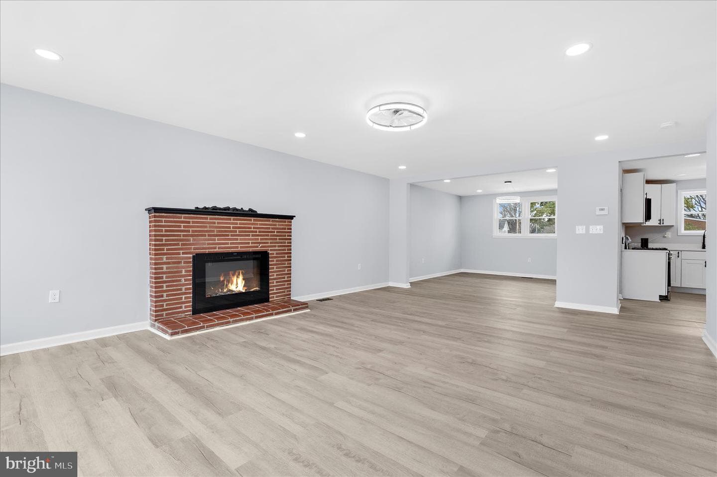 229 Sipple Avenue photo 5
