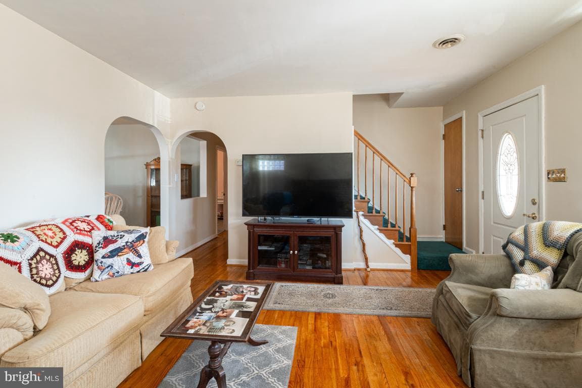 8504 Bassett Road photo 2