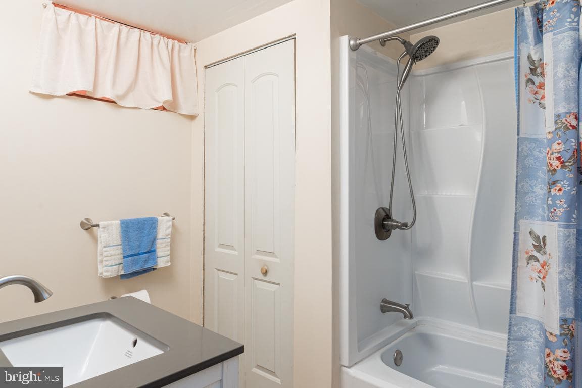 8504 Bassett Road photo 27