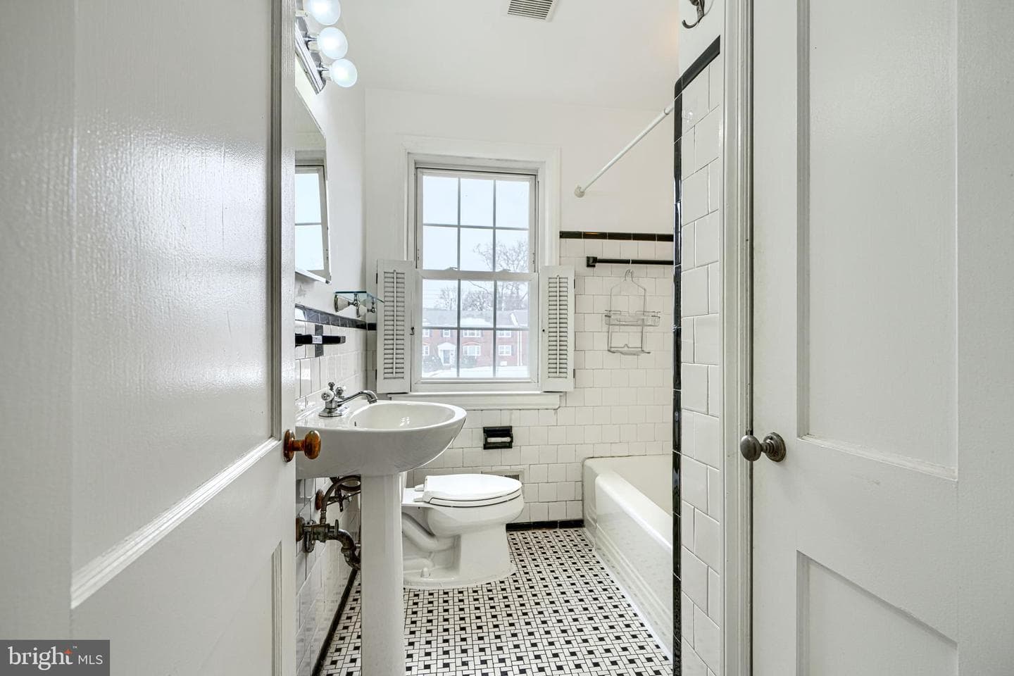 146 Dumbarton Road photo 29