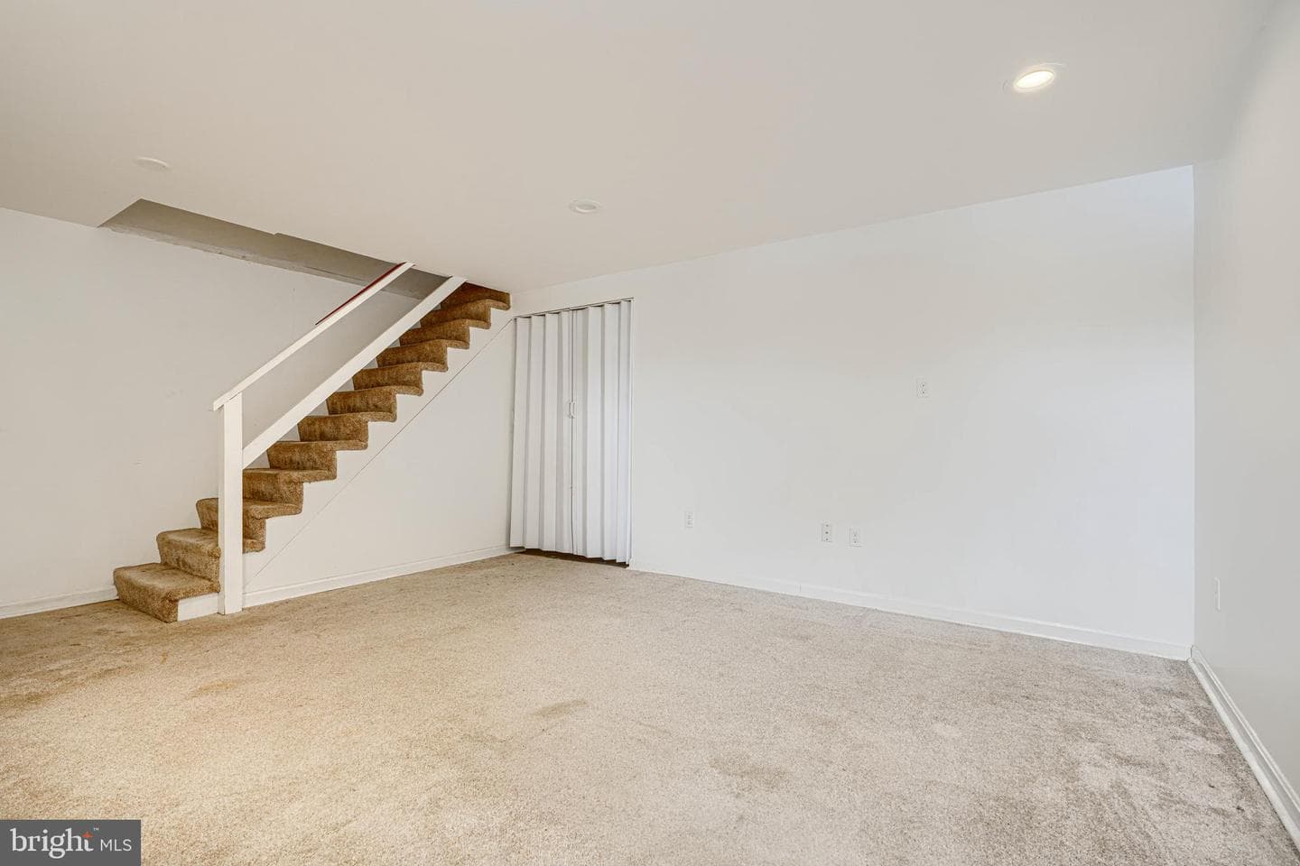 146 Dumbarton Road photo 37
