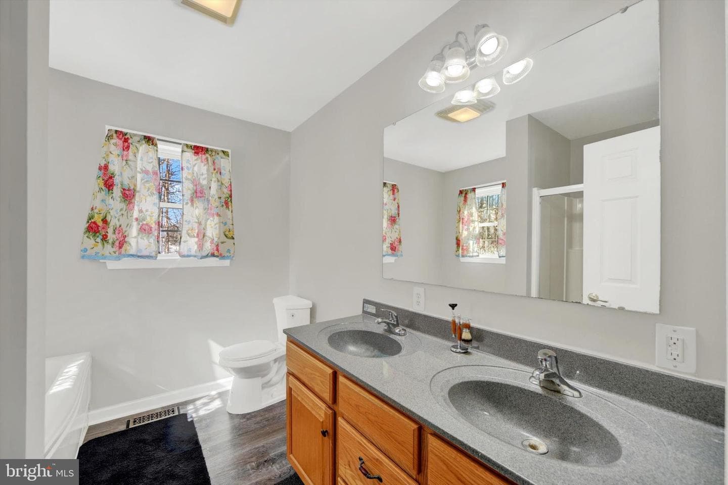 15910 Dark Hollow Road photo 15