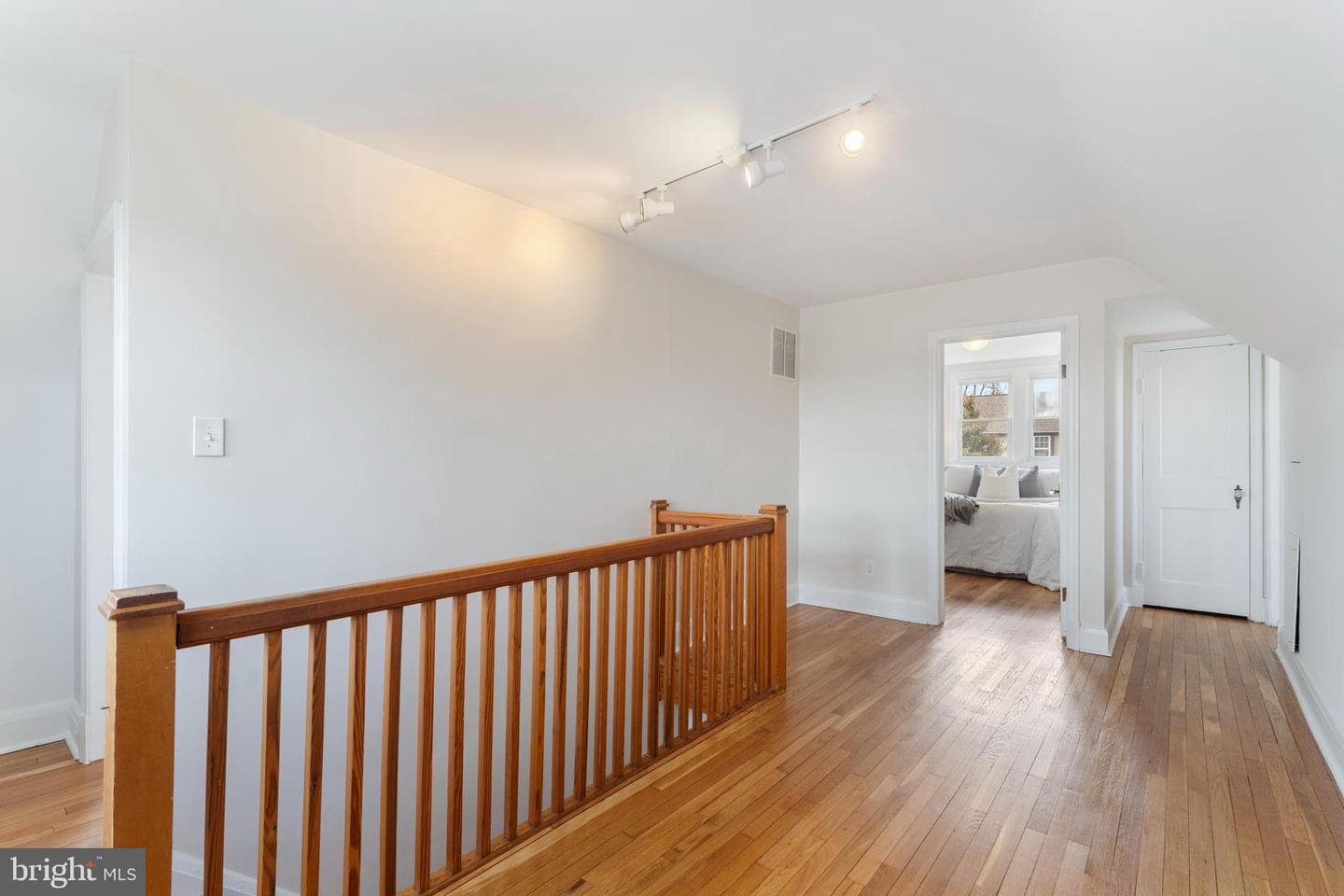 2718 Alden photo 19