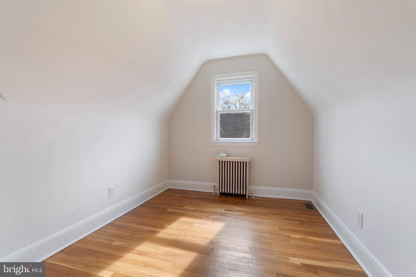 2718 Alden photo 20